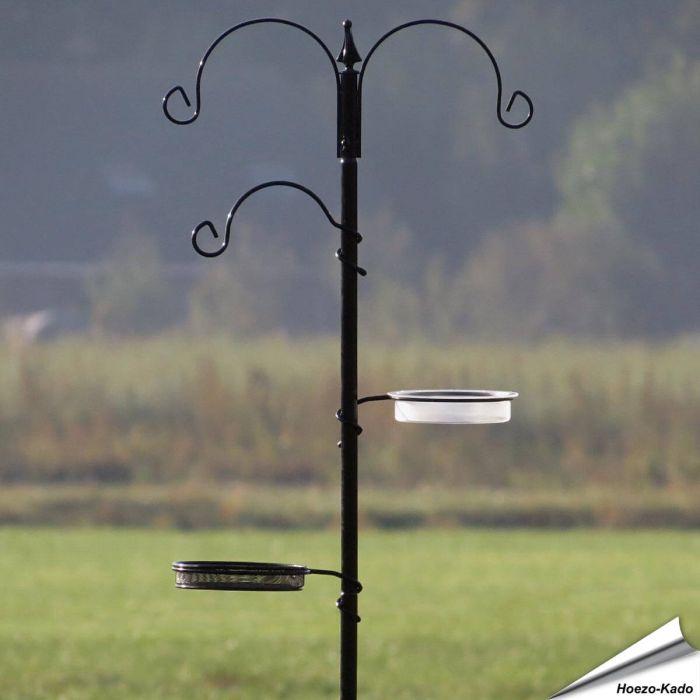 Vogelvoederstation als compleet set ✔️ Stevig, weerbestendig & eenvoudig te monteren ✔️ Perfect voor wilde vogels in de tuin ✔️ Bestel nu online bij Hoezo-Kado