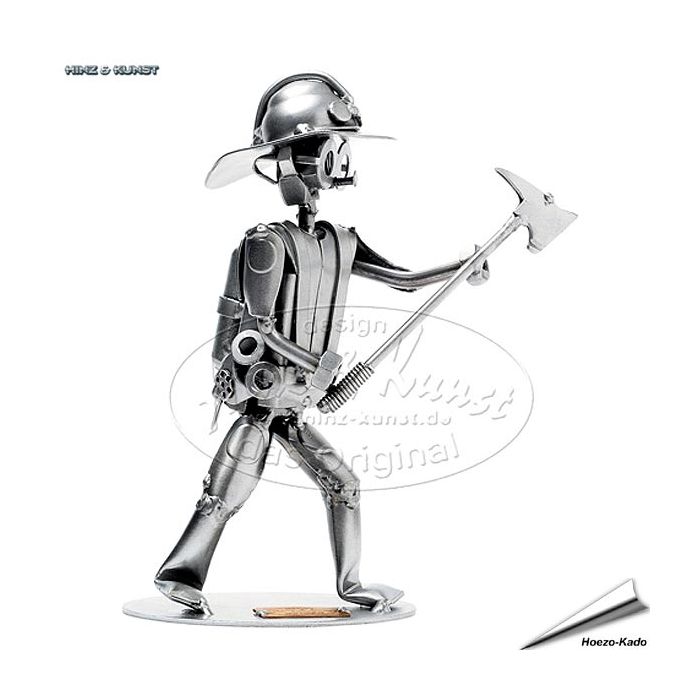 Metalen sculptuur in de vorm van een brandweerman, met helm en bijl | Hoezo-Kado