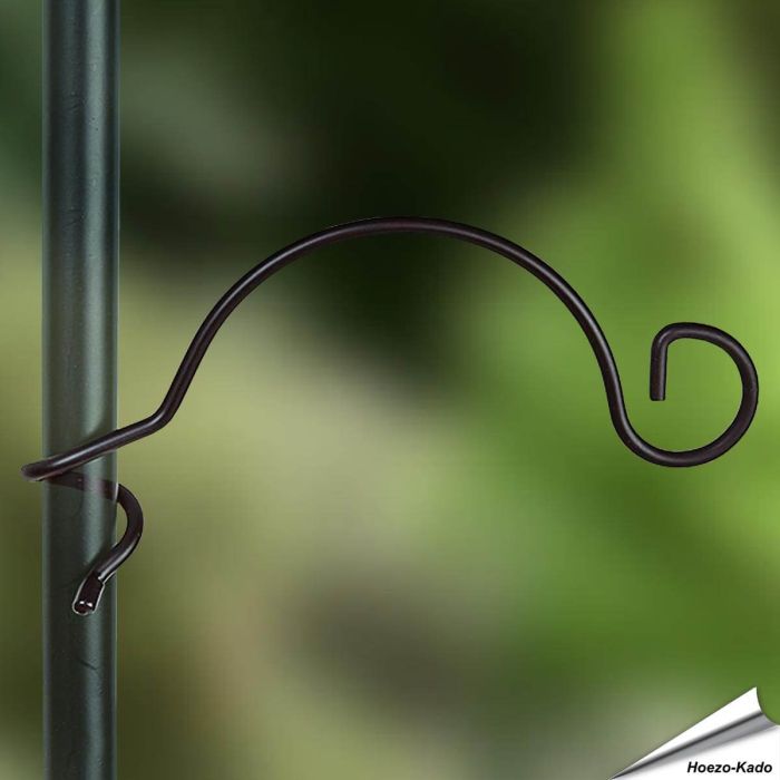 Wrap-around metalen haken voor vogelvoederstations ✔️ Compatibel met palen Ø 22mm ✔️ Gemaakt van stevig, gepoedercoat staal ✔️ Bestel direct online bij Hoezo-Kado
