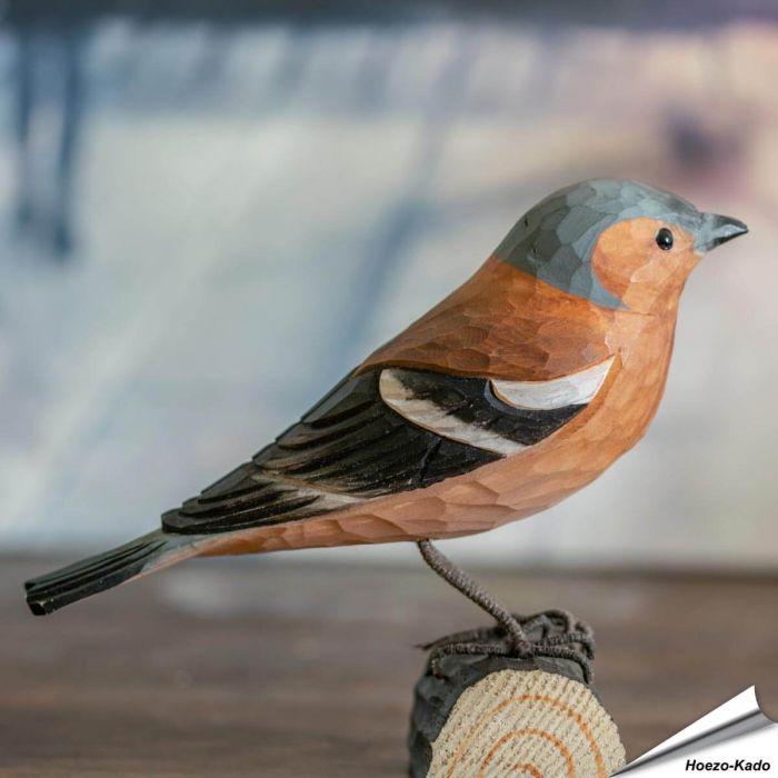 DecoBird - Boekvink | Houtgesneden vogel | lindenhout