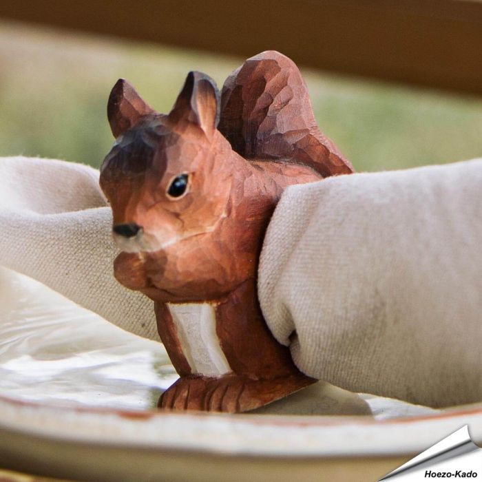 Houtgesneden servetring - Eekhoorn ✔️ Breng de natuur naar je tafel ✔️ Gemaakt van duurzaam hout ✔️ Beschilderd met milieuvriendelijke verf ✔️ Bestel nu op Hoezo-Kado