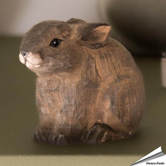 Houten konijntje van Wildlife Garden – een prachtige decoratie waar het hele gezin van zal genieten! ✔️ Natuurgetrouw vormgegeven en realistisch gekleurd ➤ Bestel nu eenvoudig online bij Hoezo-Kado